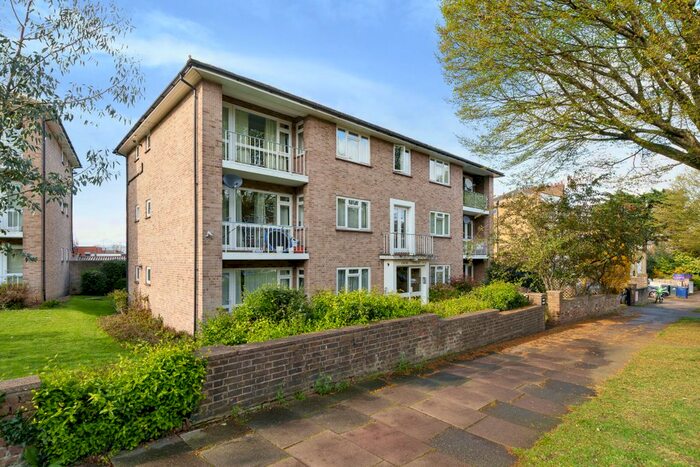 2 Bedroom Flat To Rent In Mount Avenue, London, W5