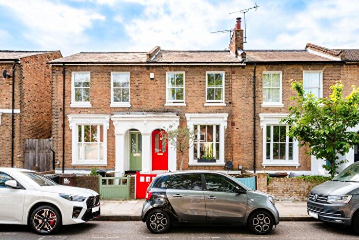 2 Bedroom Detached House For Sale In Lansdowne Drive, London, E8