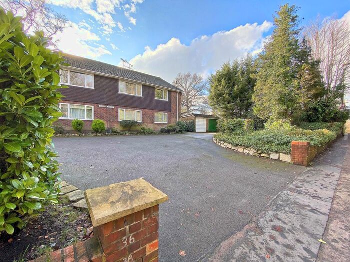 2 Bedroom Maisonette To Rent In Rectory Road, Farnborough, GU14