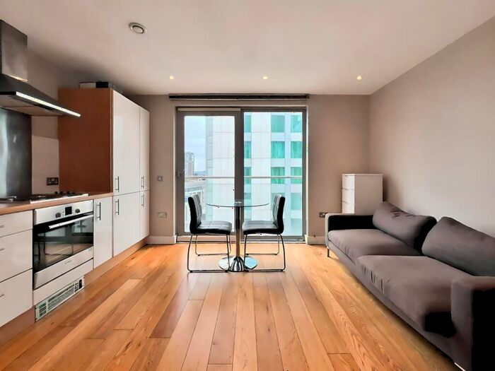 Apartment To Rent In Meridian Plaza, Bute Terrace, Cardiff, CF10