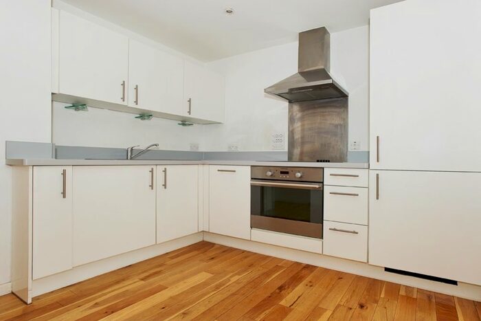 2 Bedroom Flat To Rent In Amisha Court Flat, Grange Road, London, SE1