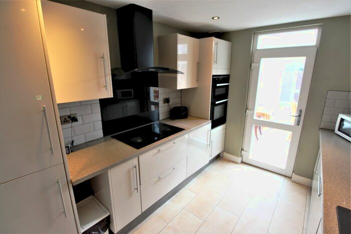 5 Bedroom Semi-Detached House To Rent In Langwood Close, Coventry, CV4