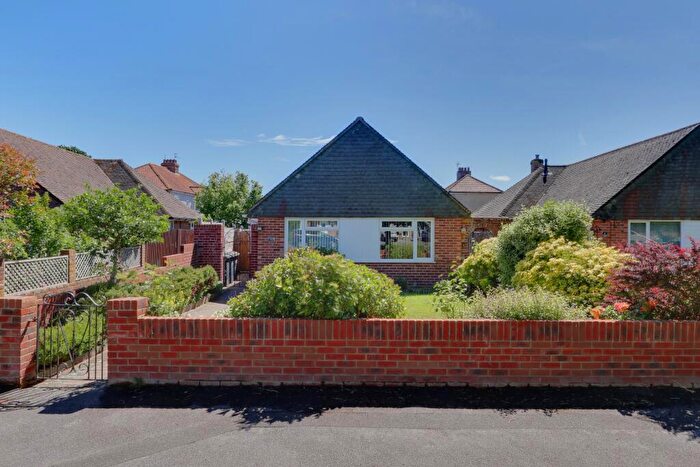 2 Bedroom Detached Bungalow For Sale In Woodstock Road, Bedhampton, Havant, PO9