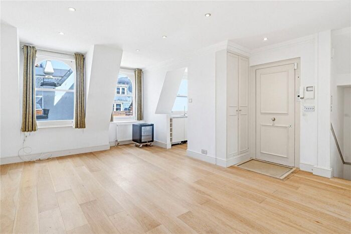 2 Bedroom Flat For Sale In Egerton Gardens, London, SW3