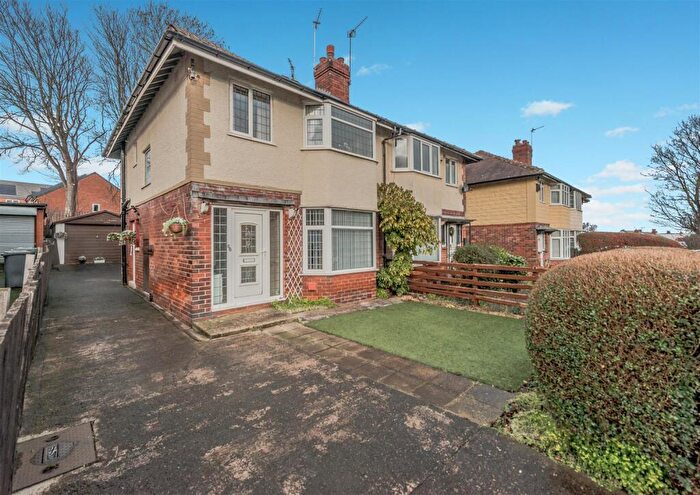 3 Bedroom Semi Detached House For Sale In Moorfield Road, Leeds, LS12