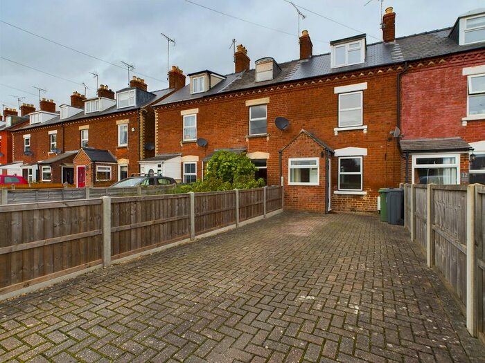 3 Bedroom Property To Rent In Avenue Terrace, Stonehouse, GL10