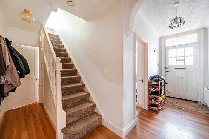 4 Bedroom Detached House For Sale In Reading University / Hospital Borders, Berkshire, RG2
