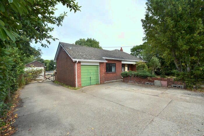 4 Bedroom Detached Bungalow To Rent In Greenaway Lane, Warsash, Southampton, SO31