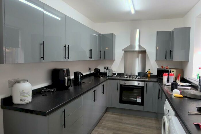 6 Bedroom Terraced House To Rent In Rothesay Avenue, Nottingham, Nottinghamshire, NG7