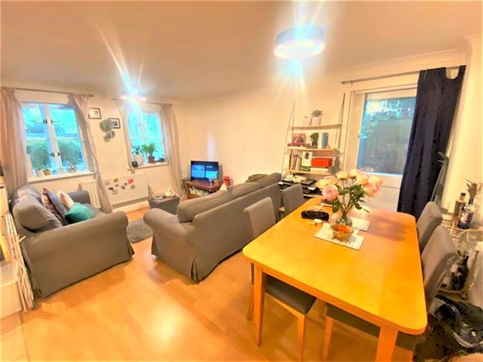 2 Bedroom Flat To Rent In Lyham Road, Brixton Hill, London, SW2
