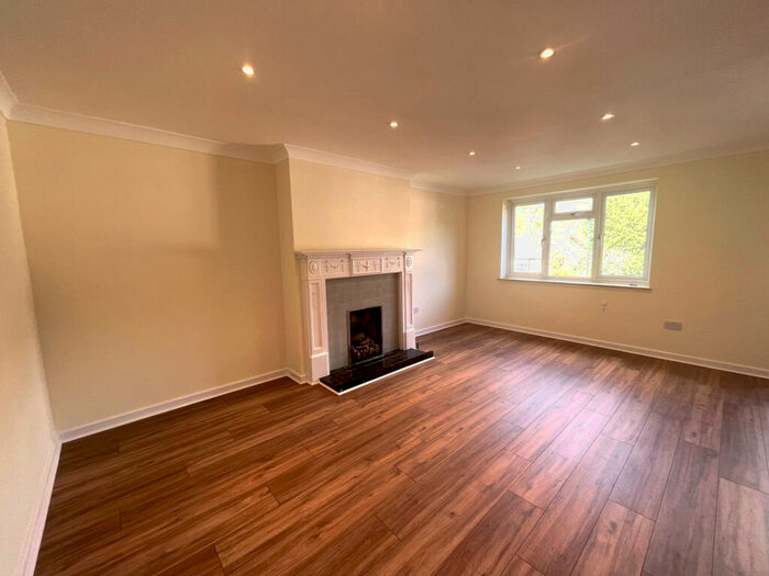 2 Bedroom Maisonette To Rent In Lower Camden, Chislehurst, Kent, BR7