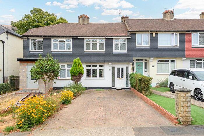 3 Bedroom Terraced House For Sale In Knollmead, Surbiton, KT5