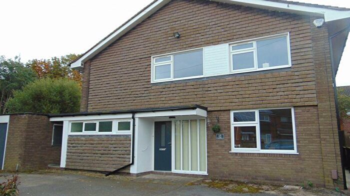 4 Bedroom Detached House To Rent In Heyburn Crescent, Stoke-On-Trent, ST6