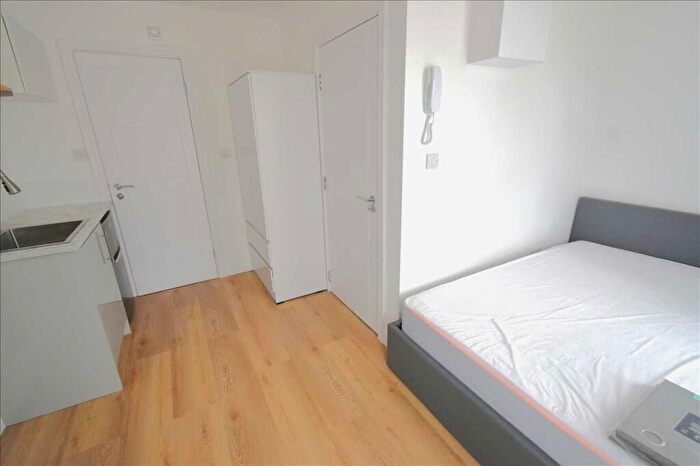 Studio To Rent In Priory Road, Room (C), Dartford, DA1