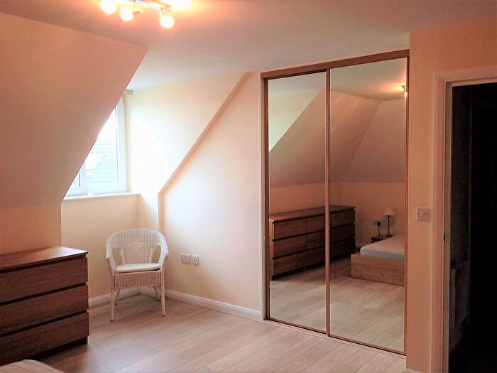 2 Bedroom Flat To Rent In Castlebar Road, Ealing, W5