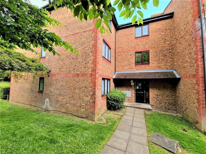 1 Bedroom Flat To Rent In Chestnut Road, Vange, Basildon, SS16