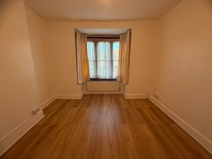 4 Bedroom Semi-Detached House To Rent In First Avenue, Enfield, EN1