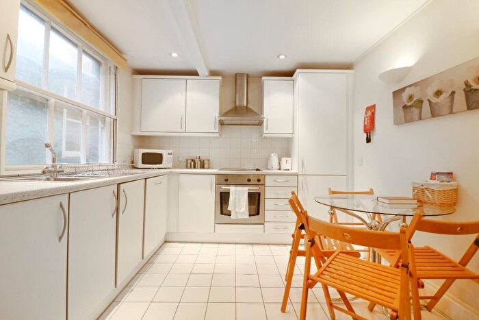 1 Bedroom Flat To Rent In Abbott's Chambers, Bishopsgate, London, EC2M