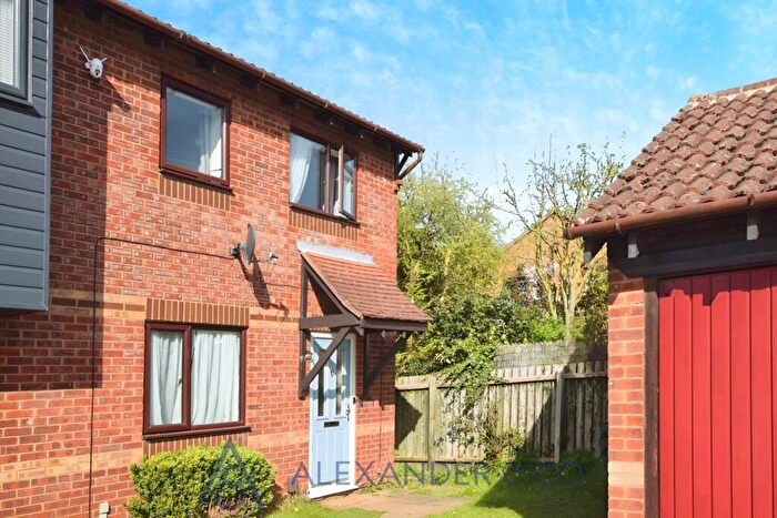 3 Bedroom End Of Terrace House To Rent In Chestnut End, Bicester, OX26