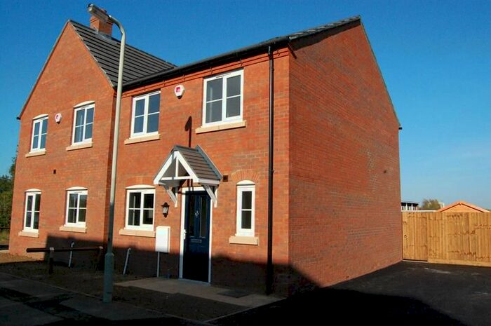 3 Bedroom Semi-Detached House To Rent In Romsey Way, Elstow, MK42