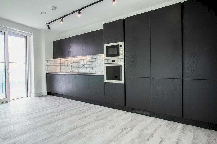 2 Bedroom Flat To Rent In Icon Tower, Portal Way, North Acton, London, W3