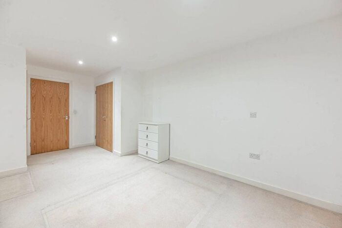 3 Bedroom Flat To Rent In Howard Road, Stanmore, HA7