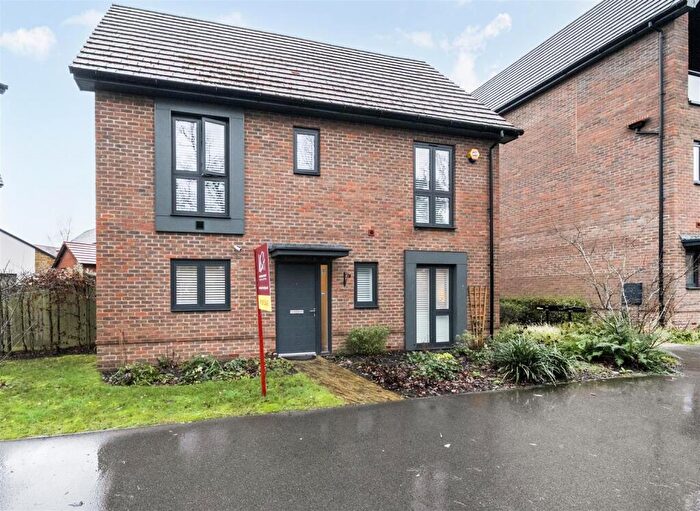 3 Bedroom Detached House For Sale In Stirling Close Crowthorne, Berkshire, RG45