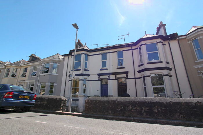 2 Bedroom Flat To Rent In Connaught Avenue, Mutley, Plymouth, Devon, PL4
