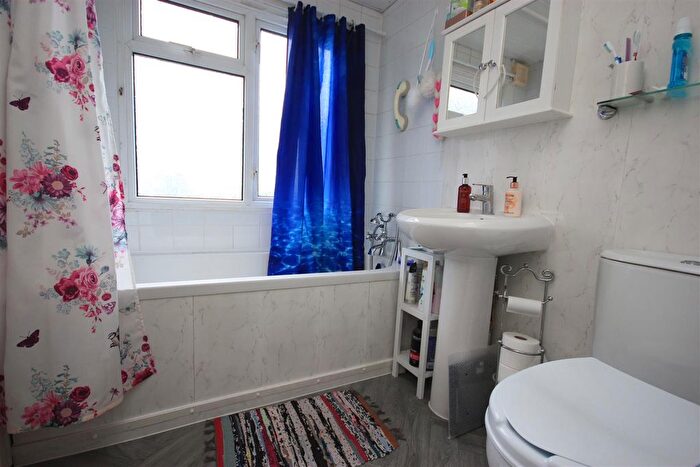 2 Bedroom Detached Bungalow For Sale In Wilby Park, Wilby, Wellingborough, NN8