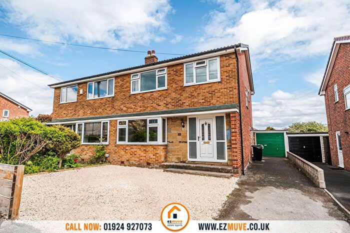 3 Bedroom Semi Detached House For Sale In Sunny Bank Walk, Mirfield, WF14