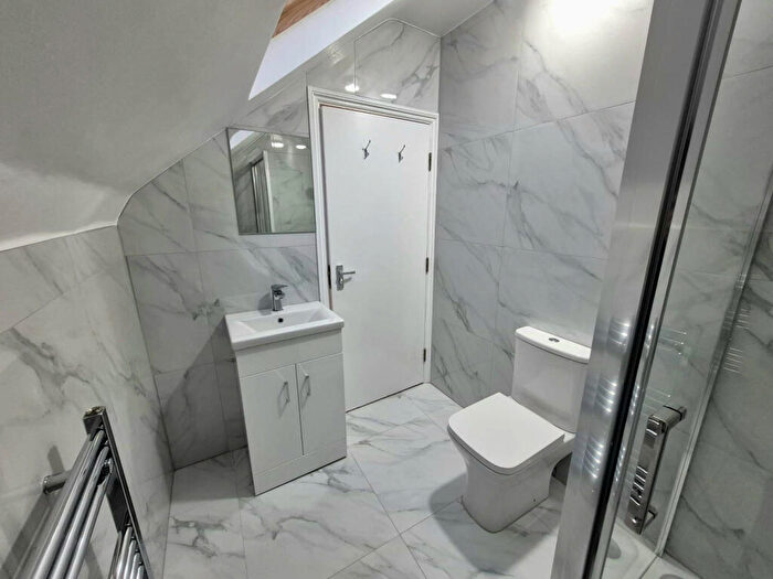 Studio To Rent In Myddleton Road, N22