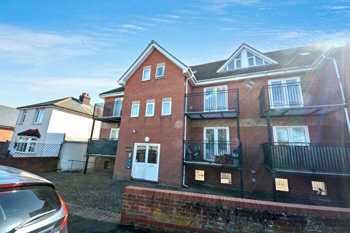 1 Bedroom Flat For Sale In Stour Road, Harwich, Essex, CO12