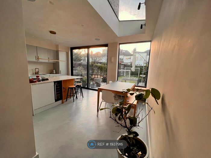 5 Bedroom End Of Terrace House To Rent In Fallow Court Avenue, London, N12