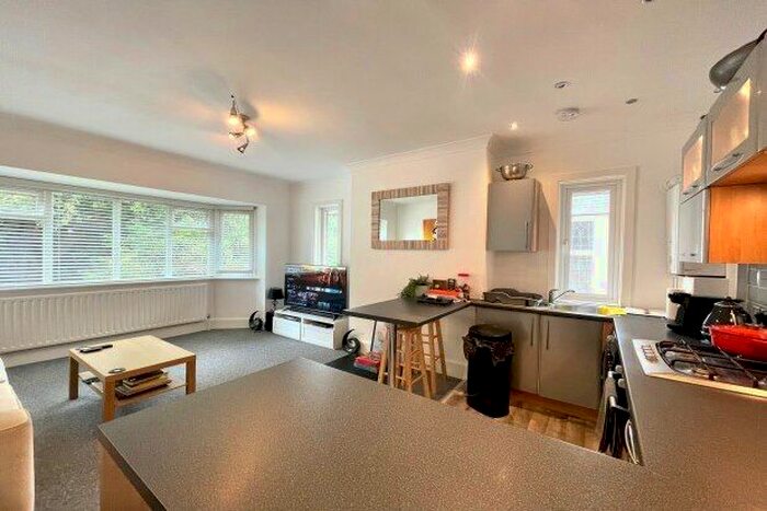 2 Bedroom Maisonette To Rent In Woodford Road, Bournemouth, BH1