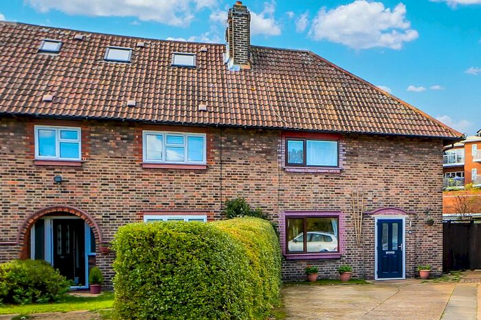 3 Bedroom Semi-Detached House To Rent In Mawson Close, Raynes Park SW20