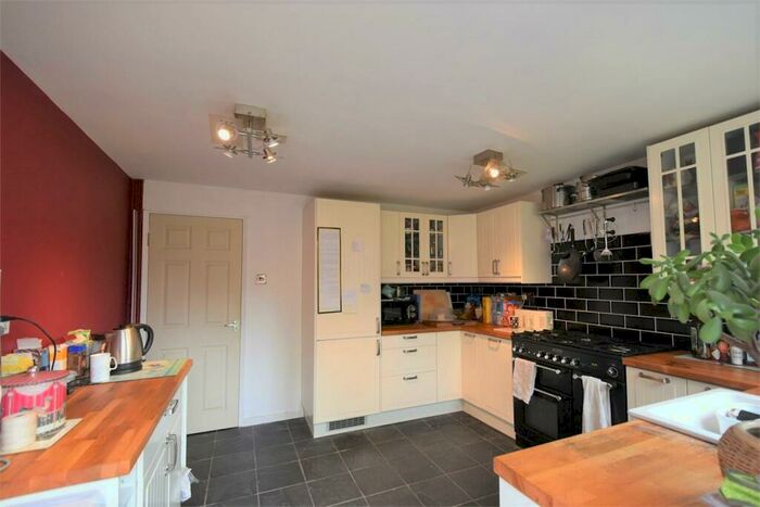 4 Bedroom Semi-Detached House To Rent In Sellywood Road, B30