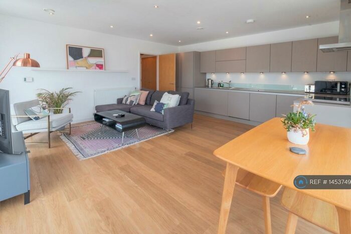 2 Bedroom Flat To Rent In Aura House, London, SW12