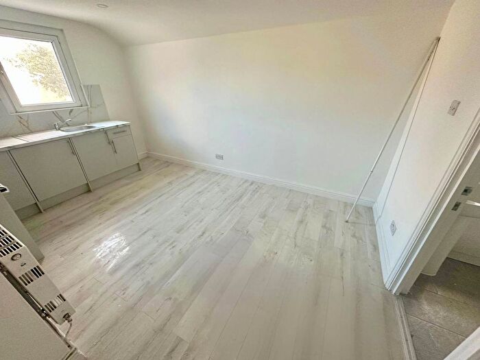 Studio To Rent In Flat, Mackintosh Place, CF24