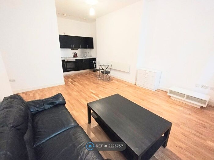 1 Bedroom Flat To Rent In Tayson House, Bradford, BD1