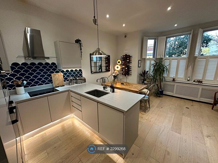 3 Bedroom Flat To Rent In Knights Hill, London, SE27