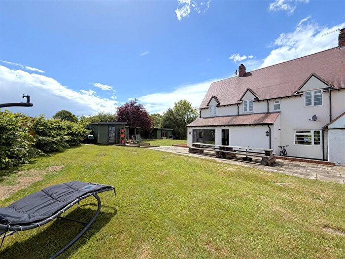 3 Bedroom House For Sale In Asps Cottages, Banbury Road, Warwick, CV34