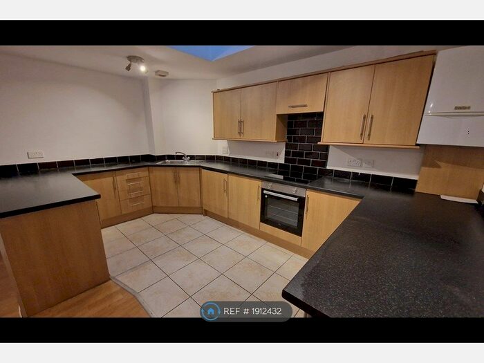 2 Bedroom Flat To Rent In Meadow House, Ellesmere Port, CH65