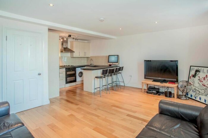 2 Bedroom Flat To Rent In Hetley Road, London, Shepherds Bush, W12