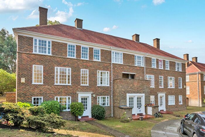 3 Bedroom Maisonette For Sale In College Road, London, SE21