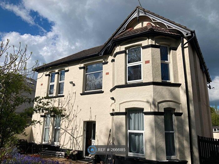3 Bedroom Flat To Rent In Wimborne Road, Bournemouth, BH3