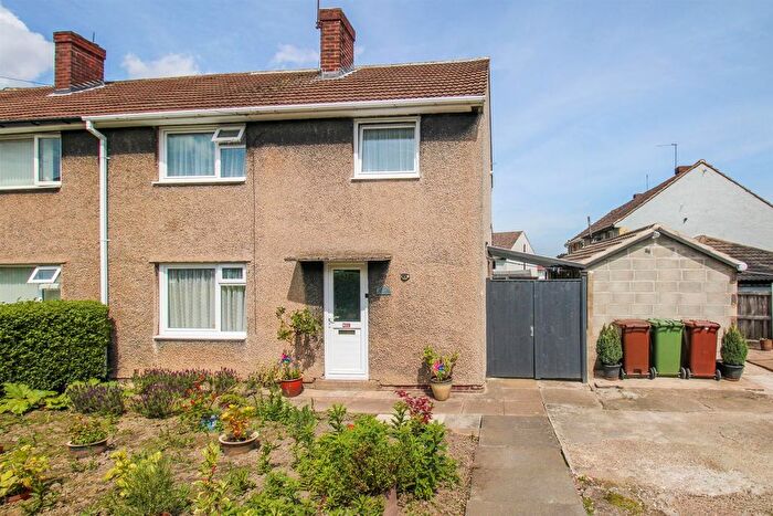 3 Bedroom Semi Detached House For Sale In Hardie Road, Havercroft, Wakefield, WF4