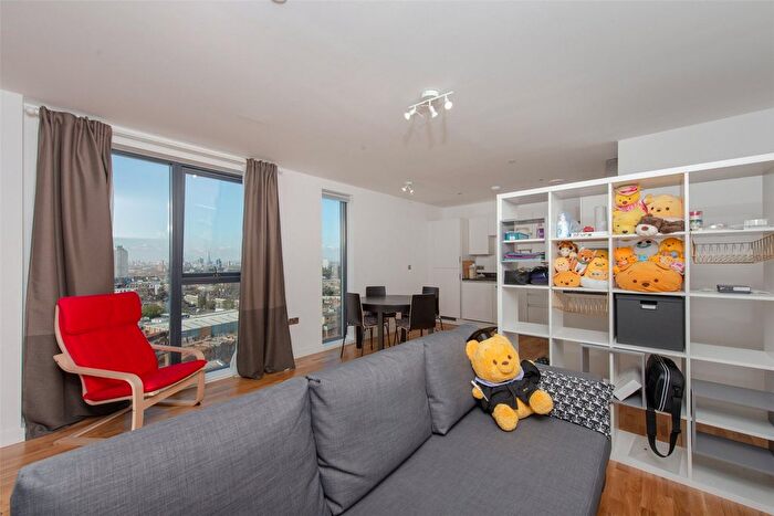 1 Bedroom Detached House To Rent In Larkwood Avenue, London, SE10