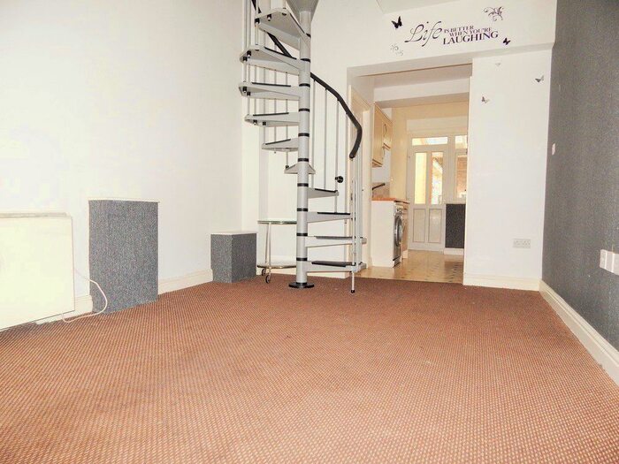 2 Bedroom End Of Terrace House To Rent In Uxbridge Court, High Street