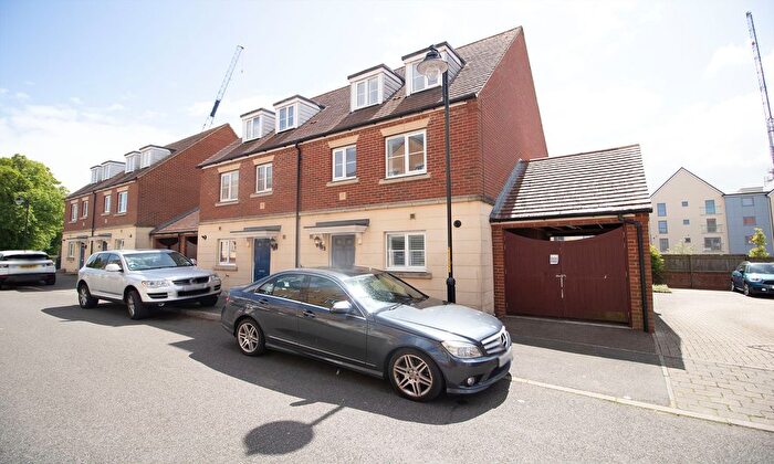 4 Bedroom Semi-Detached House For Sale In Ordinance Way, Ashford, TN23