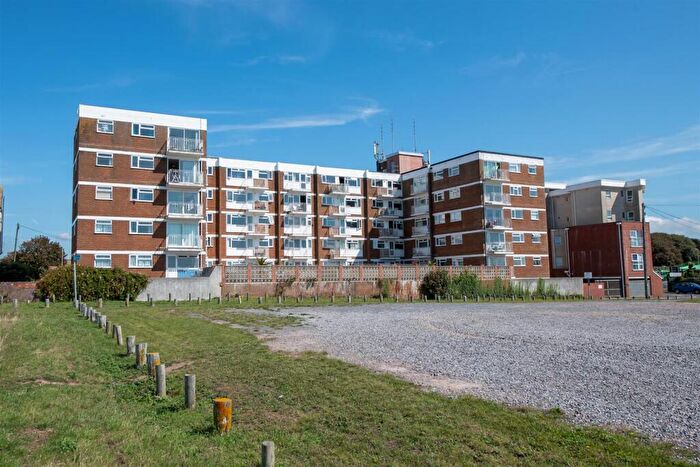 2 Bedroom Flat To Rent In Sea Front, Hayling Island, PO11